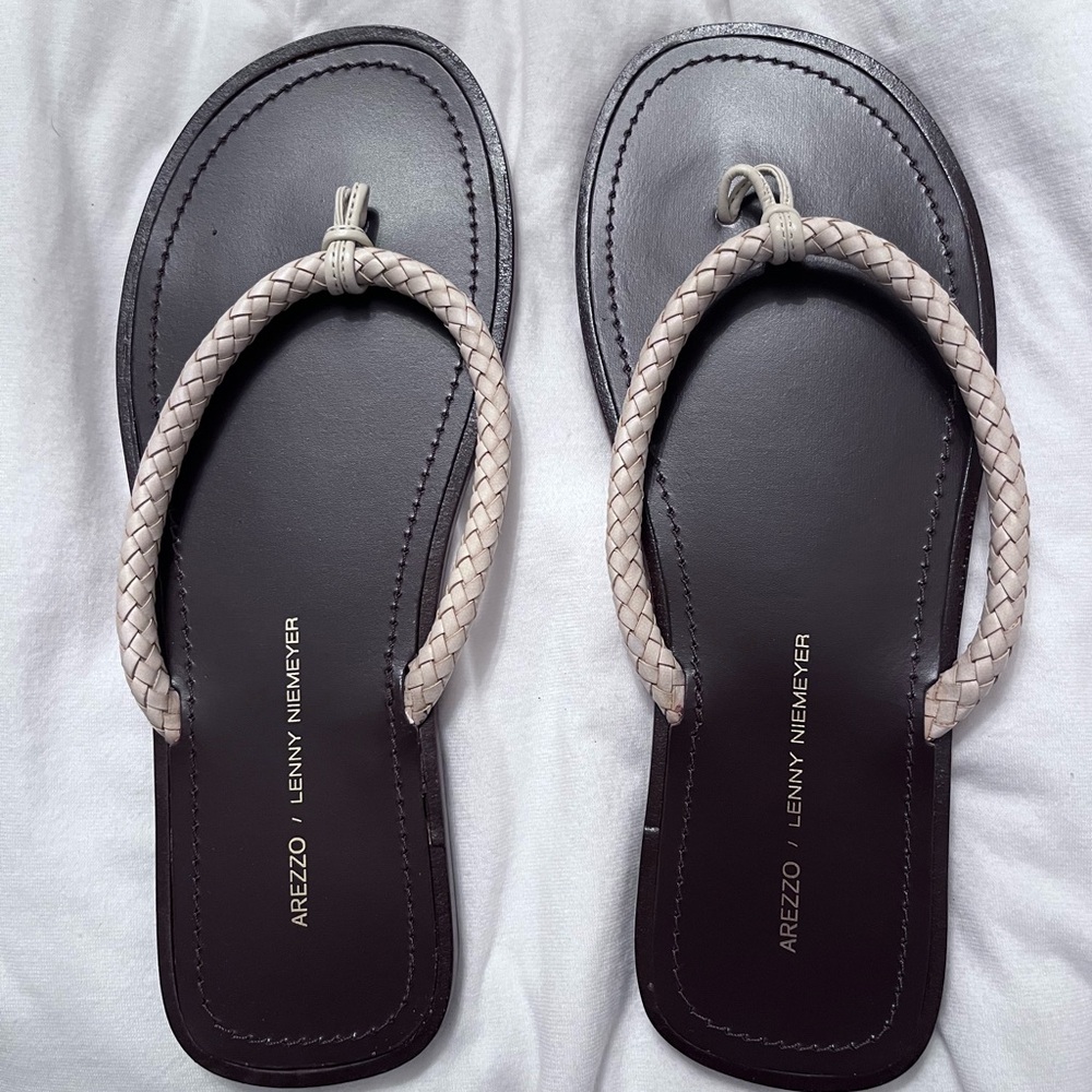 NEW Arezzo Women's Cream flip flop style Sandals
